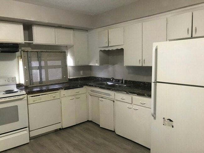 Building Photo - 5581 Marseilles St
