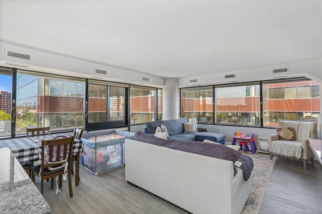 Building Photo - 127 Greyrock Pl