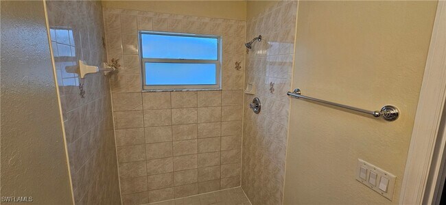 Building Photo - 1628 SW Santa Barbara Pl