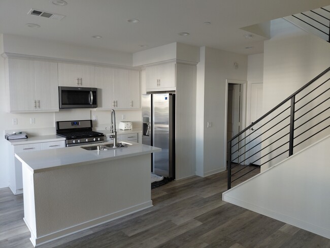 Building Photo - 2040 Quartet Loop