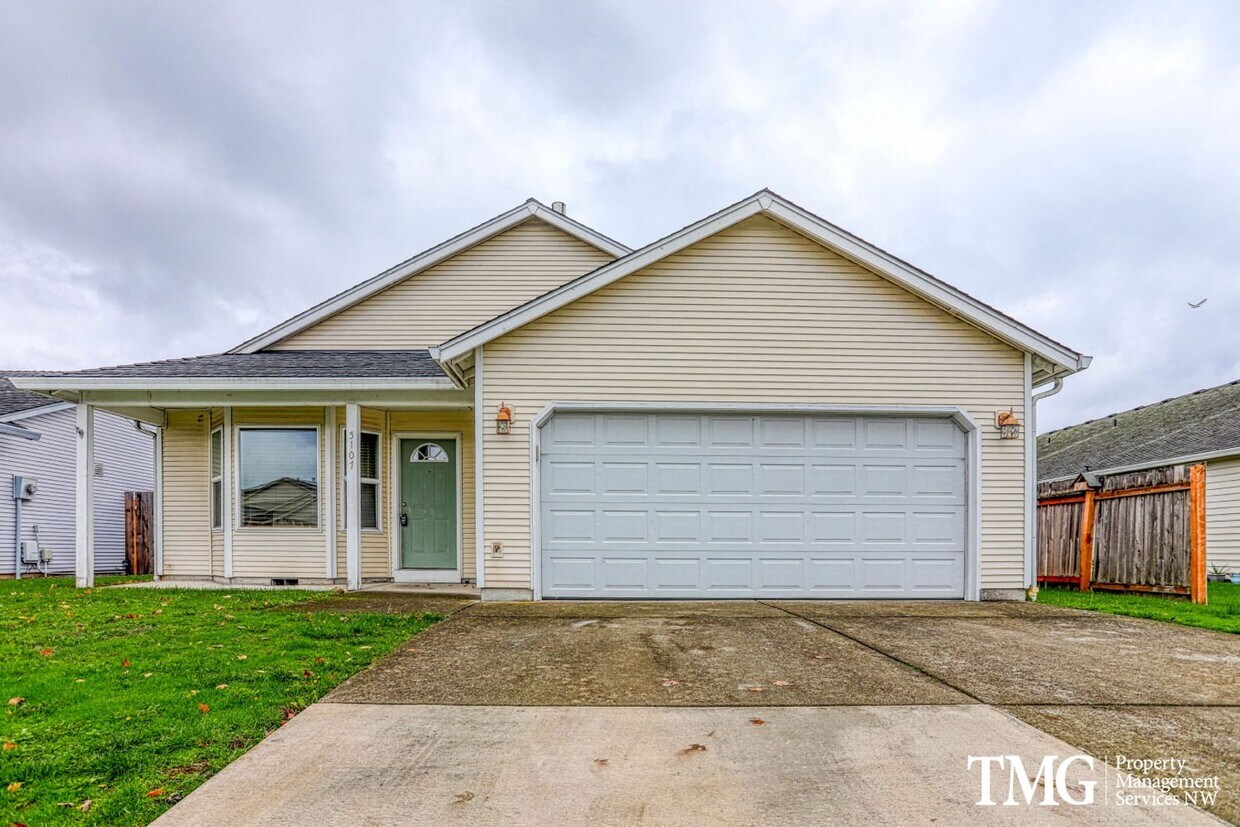 Beautiful Orchards Home with Spacious Layout - Beautiful Orchards Home with Spacious Layout