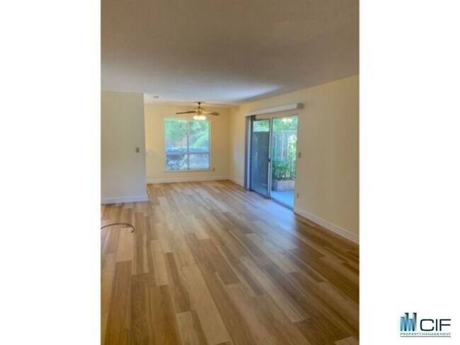 Foto del edificio - 140 Castillion Terrace