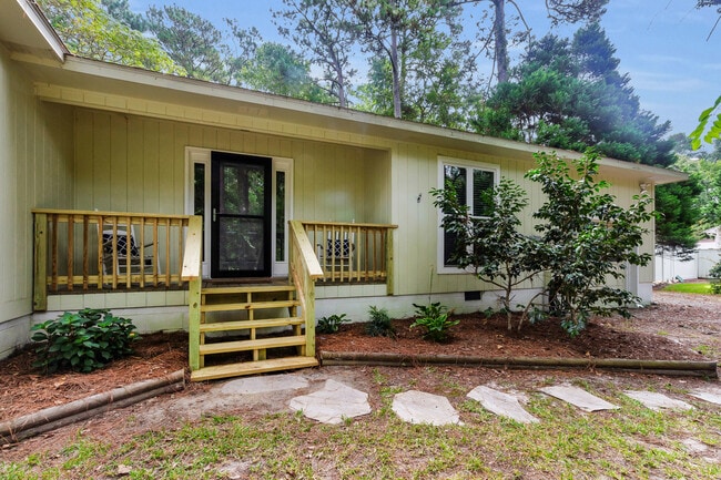 Building Photo - 2317 Country Club Rd