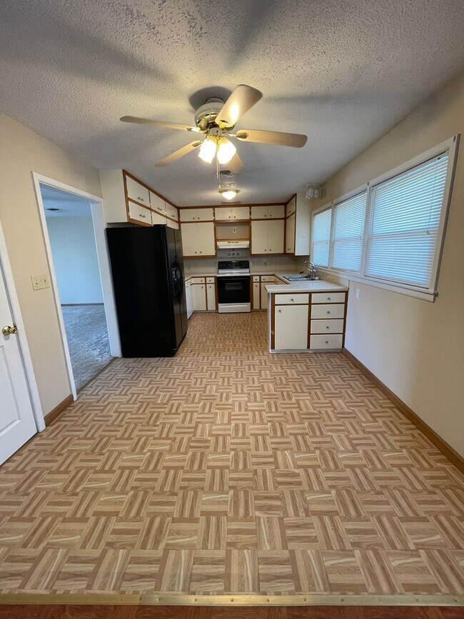 Foto del edificio - 2 Bedroom, 2 Bathroom House with Attached Garage