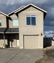 Building Photo - 855 NE Larch Ave