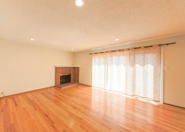 Foto del edificio - 3 bedroom in San Jose CA 95129