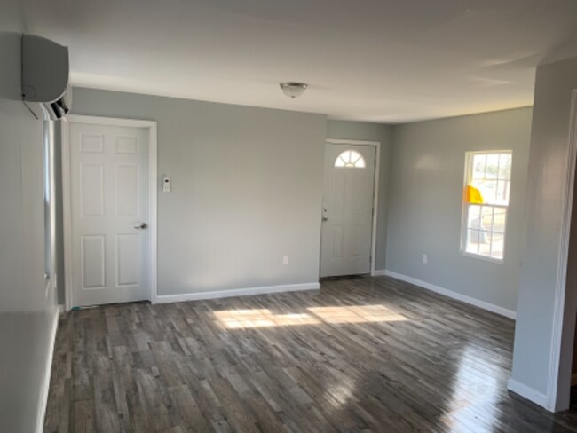 Foto del edificio - 552 Miller Pl