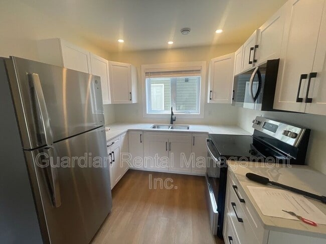Building Photo - 1101 Frederica St W