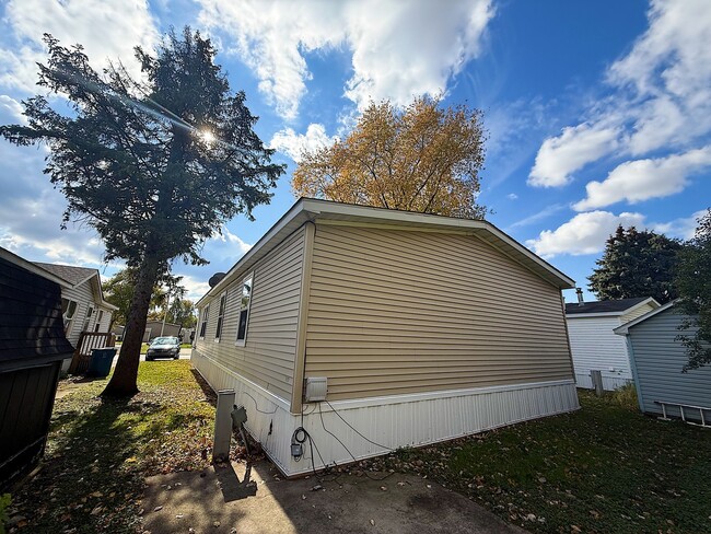 Foto del edificio - 45 Candlelight Dr