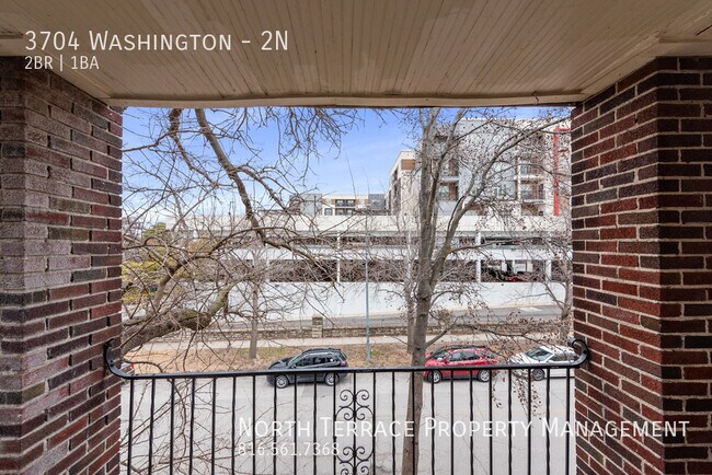 Building Photo - Charming 2BR in Historic 6-plex