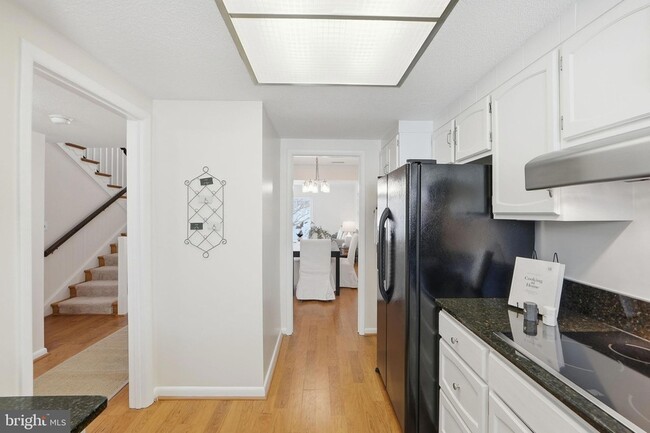 Building Photo - 3233 S Leisure World Blvd