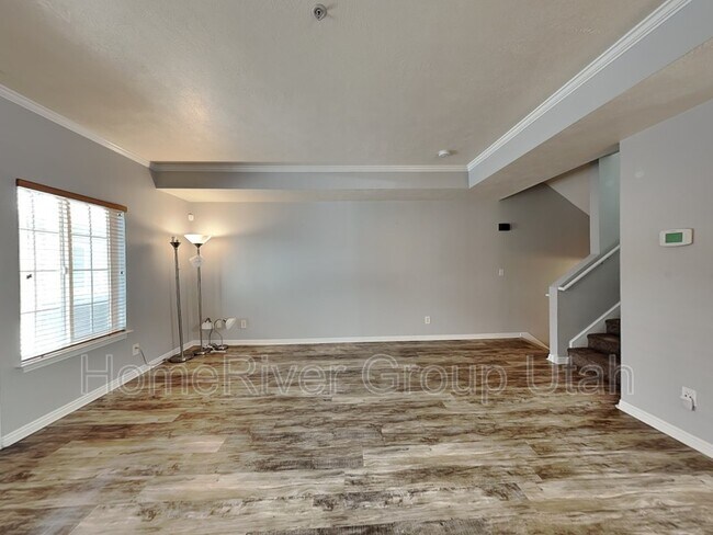 Building Photo - 379 E 600 S