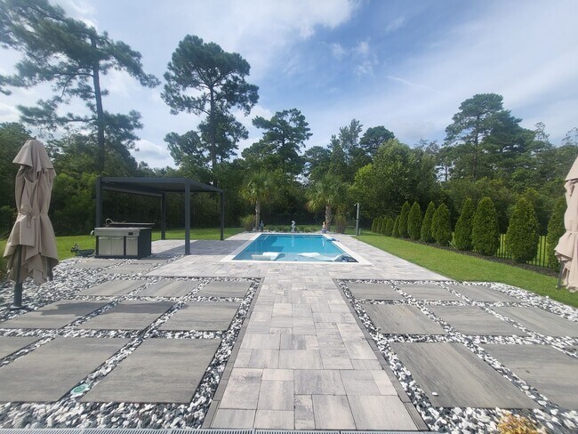 Foto del edificio - REDUCED!  5 bedroom/4 bath house in Berkshire Forest