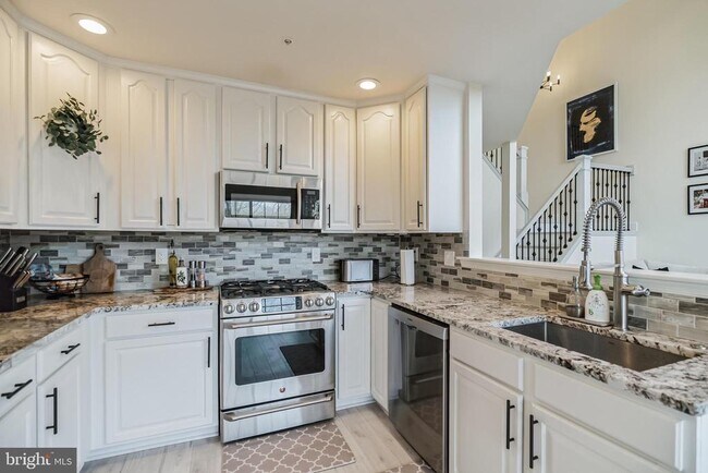 Building Photo - 1855 Creekview Ln