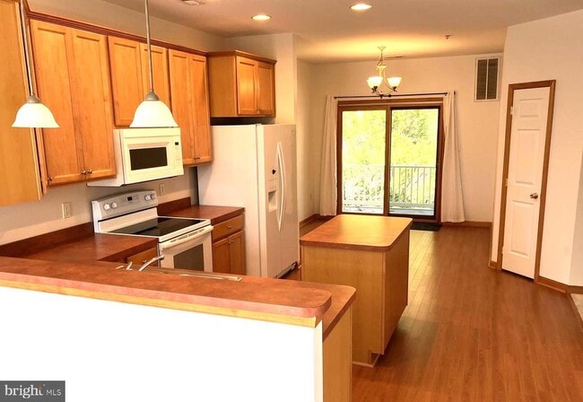 Building Photo - 22571 Chickadee Circle