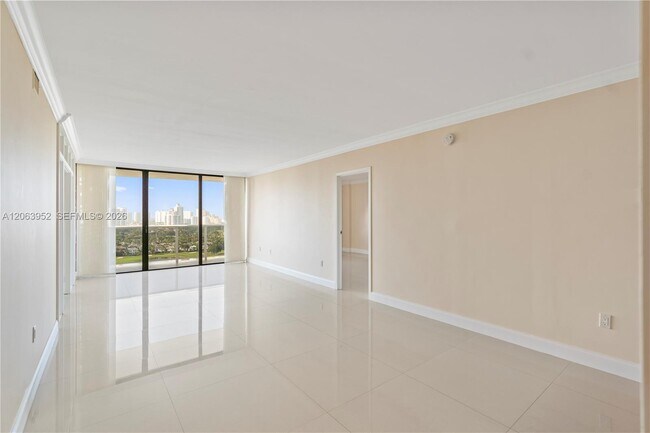Foto del edificio - 3675 N Country Club Dr