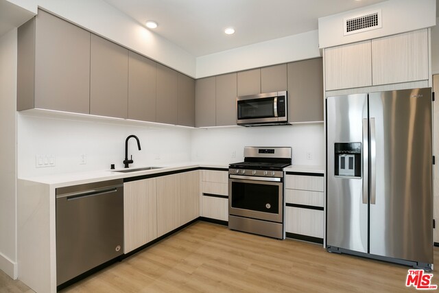 Foto del edificio - 3675 Dunn Dr