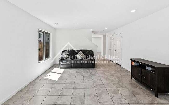 Building Photo - Updated 4bd/3ba Rocklin Home with 2 Car Garage