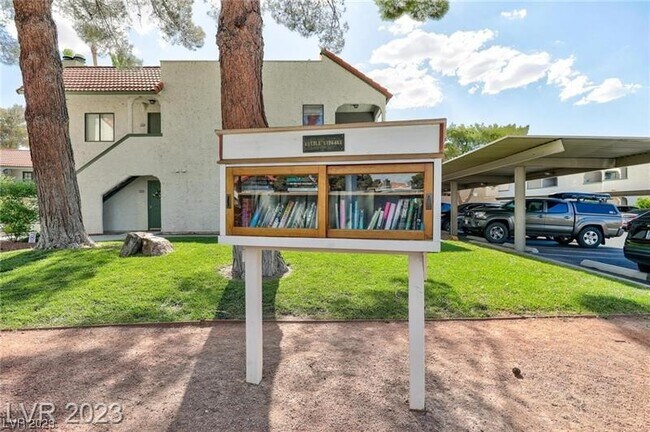 Foto del edificio - 1212 Bass Dr