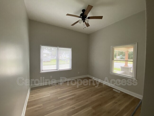 Foto del edificio - 309 N Webb St