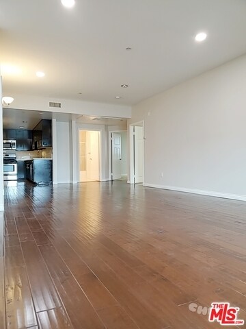 Foto del edificio - 1029 S Hobart Blvd