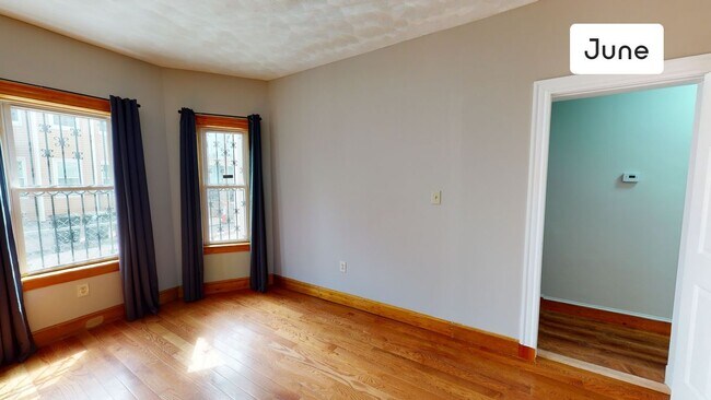 Building Photo - ROOM ONLY in 4-bed/1.0-bath Home