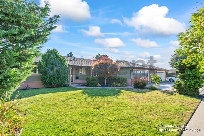Building Photo - 37987 Alta Dr