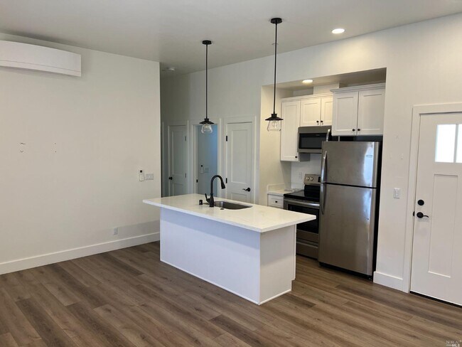 Building Photo - 21403 Geyserville Ave