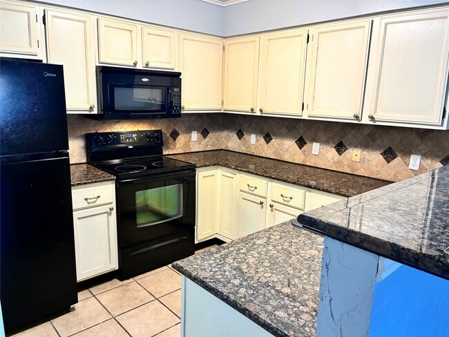 Building Photo - 200 Pecan Dr