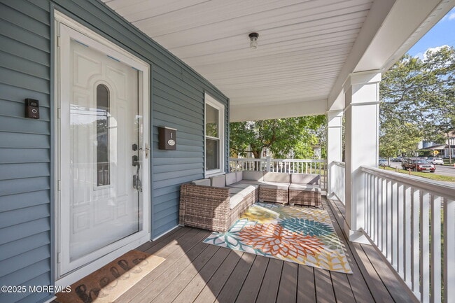 Building Photo - 601 4th Ave