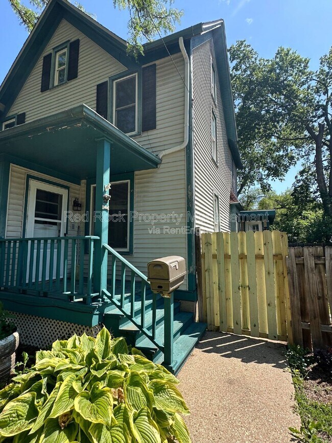 Foto del edificio - 835 Elm St