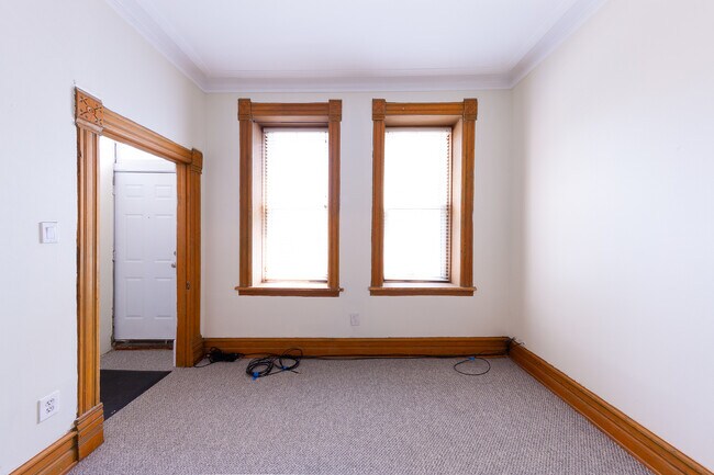 Foto del edificio - 1344 N Bell Ave