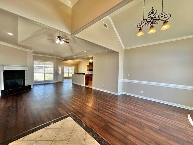 Foto del edificio - Spacious Flint Home on a Corner Lot with Stunning Primary Suite