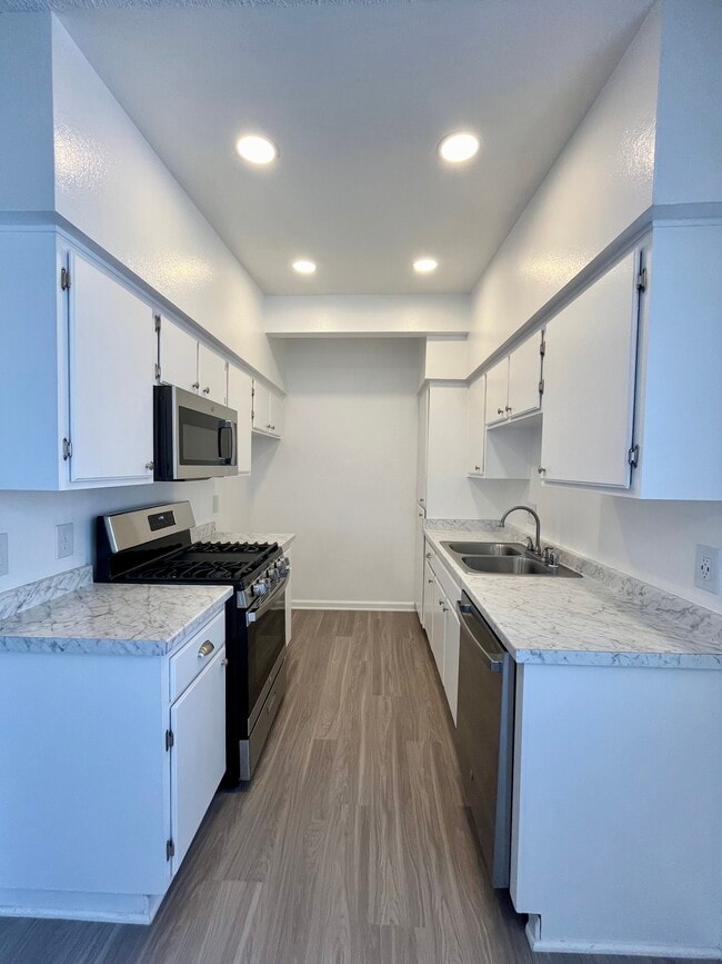 Building Photo - Bridgeport Apartment Homes