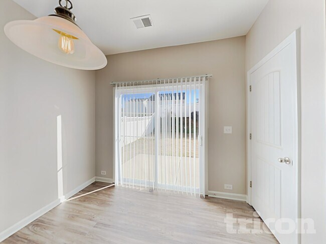 Foto del edificio - 519 Knothole Ln