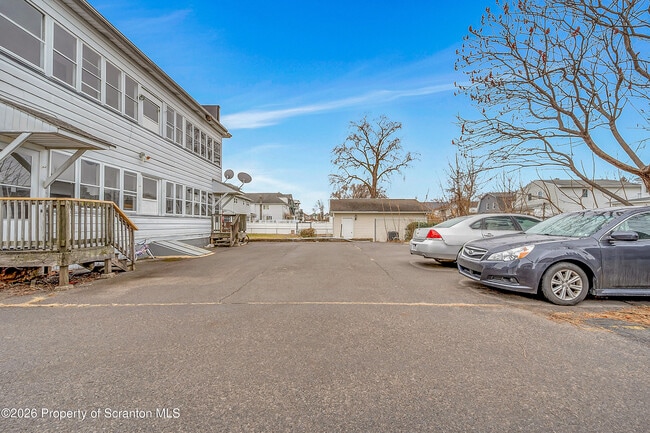 Building Photo - 396 Winola Ave