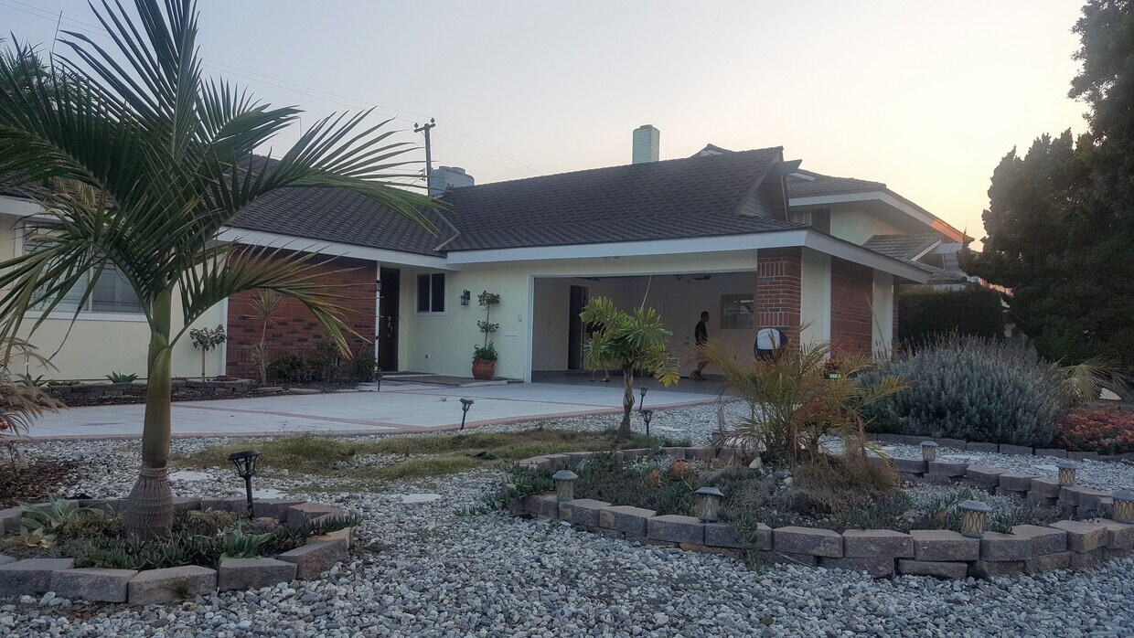 Primary Photo - 6432 Reubens Dr