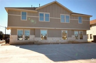 Building Photo - 2222 Creekside Ln