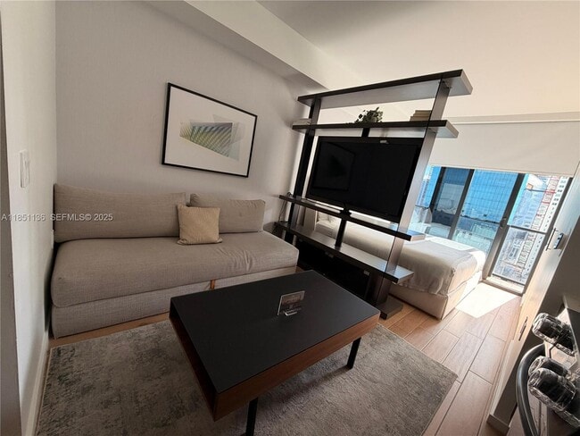 Building Photo - 398 NE 5th St