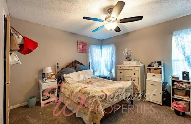 Building Photo - Updated 2 Bed Home on Corner Lot | Fenced Yard + Storage