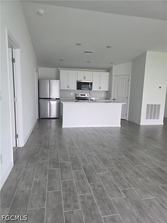 Building Photo - 408 NW 31st Pl