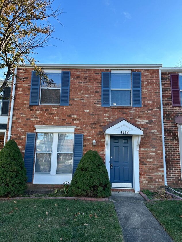 Primary Photo - Convenient West-End Townhome