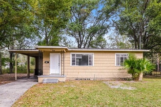 Building Photo - 3041 Detroit Cir N