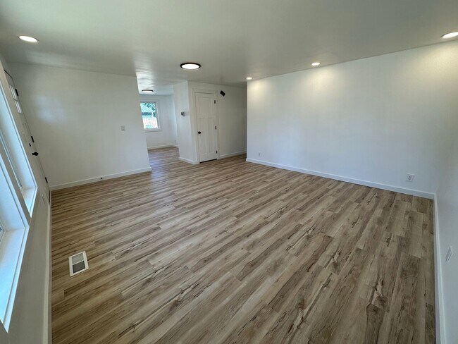 Building Photo - STATUS: UNAVAILABLE; RENTED -R293 | **MOVE...