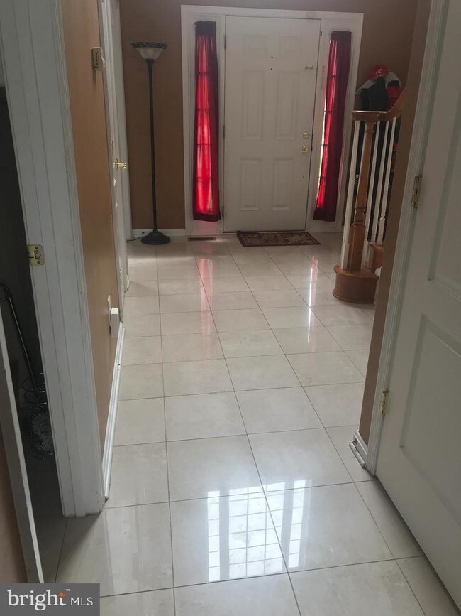 Foto del edificio - 1001 Hickory Ct