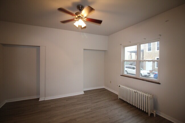 Building Photo - 338 Ella St