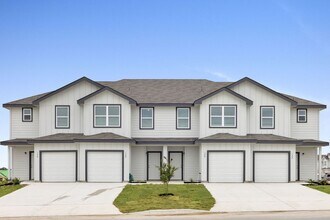Building Photo - 141 Marigold Pl