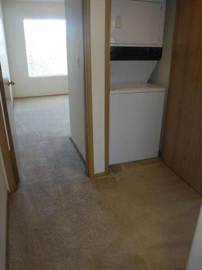 Foto del edificio - NE Bend 2 Bed/2.5 Bath Near St. Charles - Ocker Drive