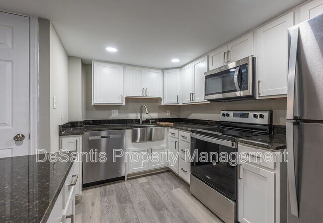 Building Photo - 2207 Aurora Dr