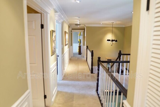 Foto del edificio - 5321 Quail Canyon Rd
